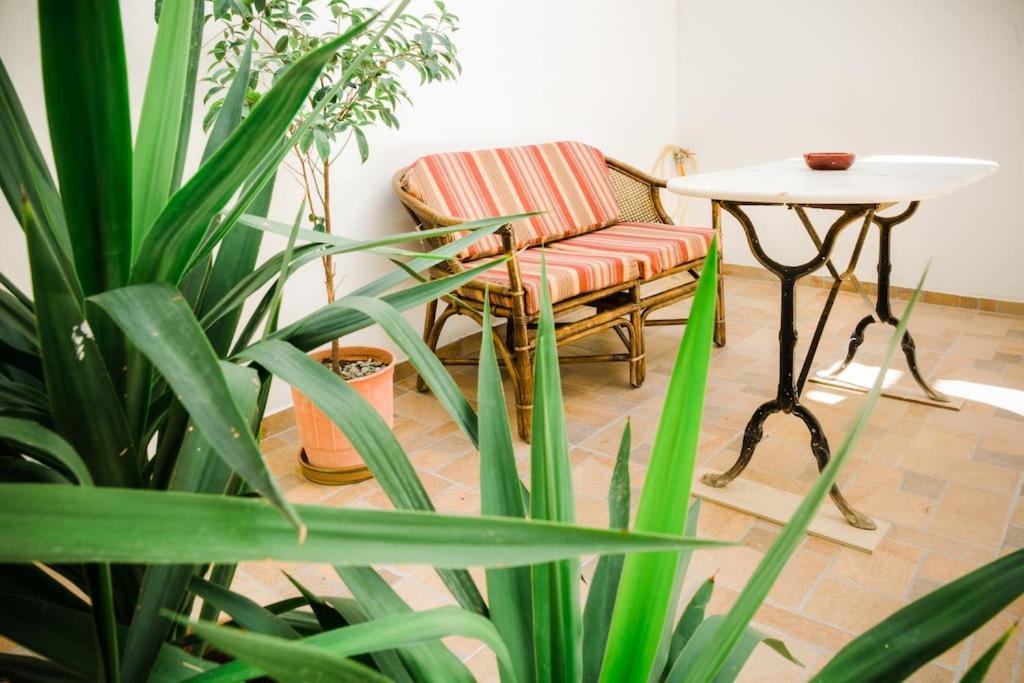 Renovated, Open And Functional Old City House 伊拉克利翁 外观 照片