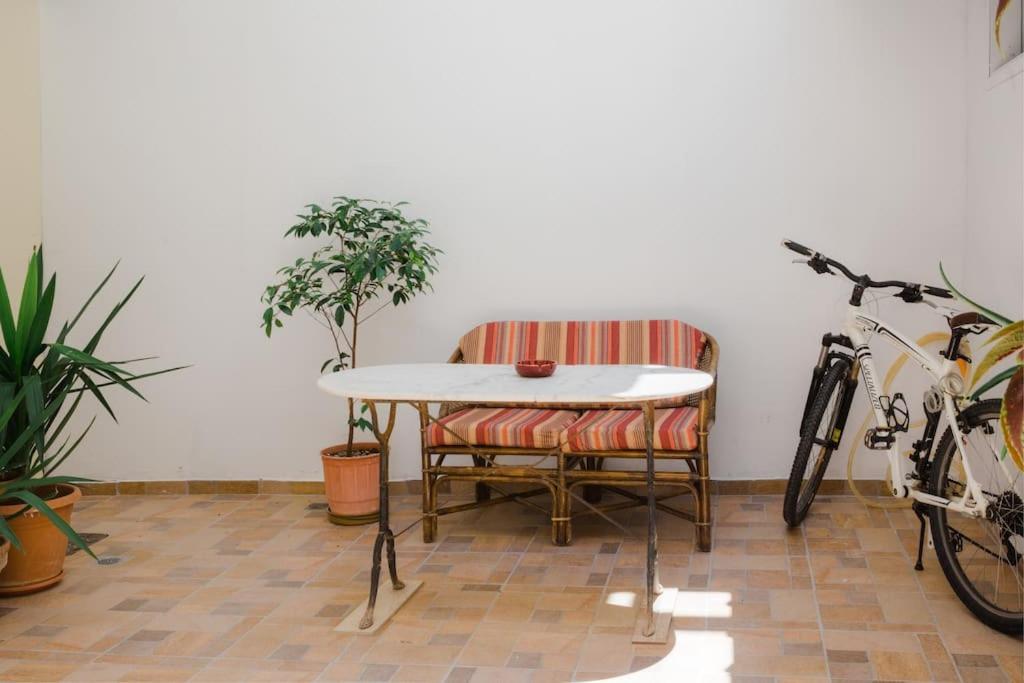 Renovated, Open And Functional Old City House 伊拉克利翁 外观 照片